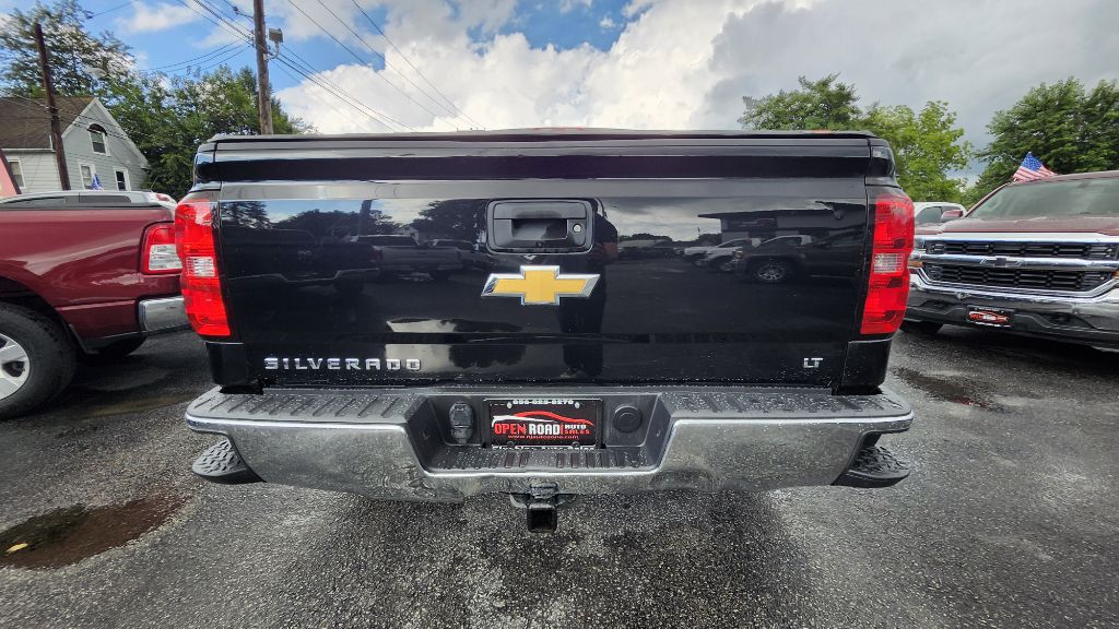 Additional photo of vehicle.