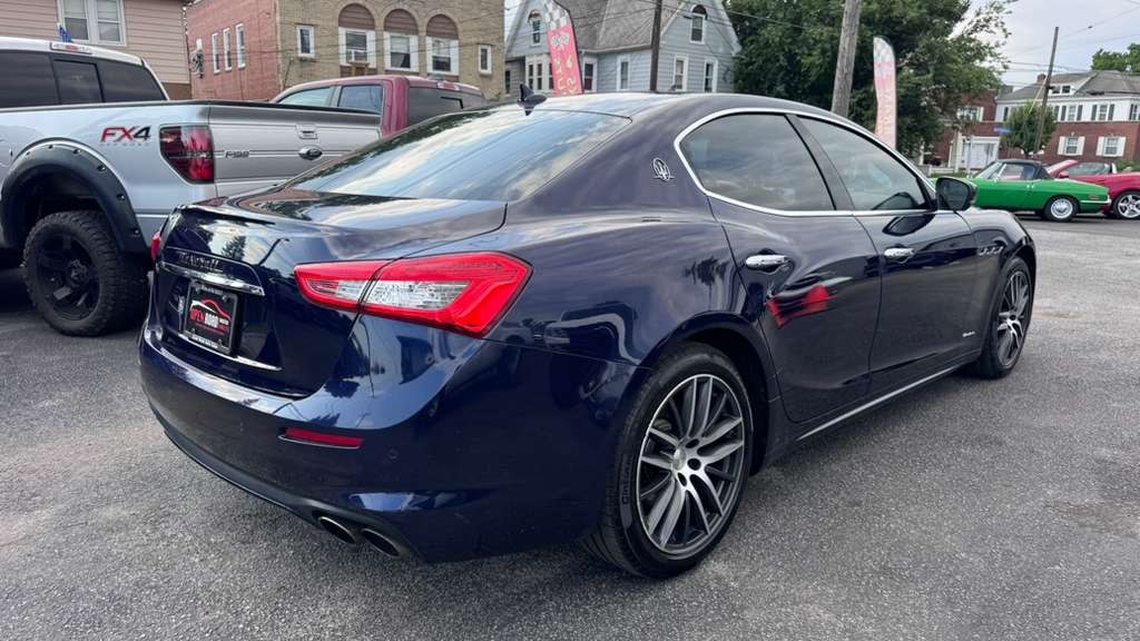 Additional photo of vehicle.