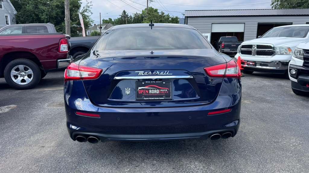 Additional photo of vehicle.