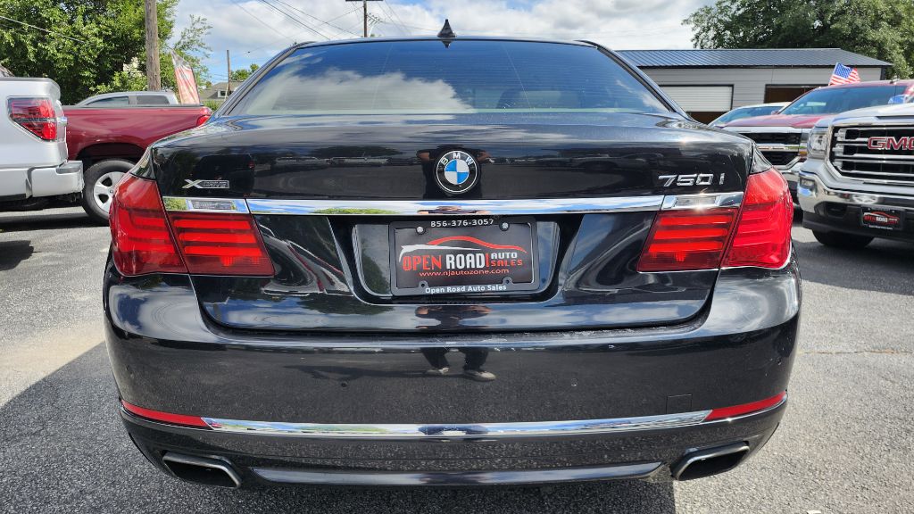 Photo 5 of this BMW 7 SERIES