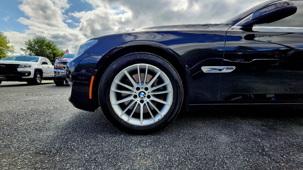 Photo 18 of this BMW 7 SERIES