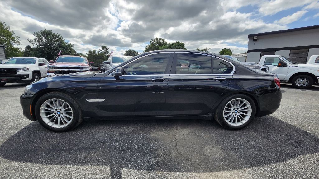 Photo 2 of this BMW 7 SERIES