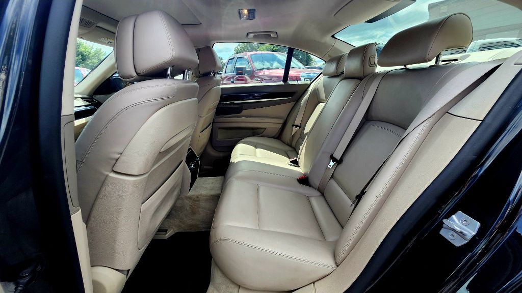 Photo 11 of this BMW 7 SERIES