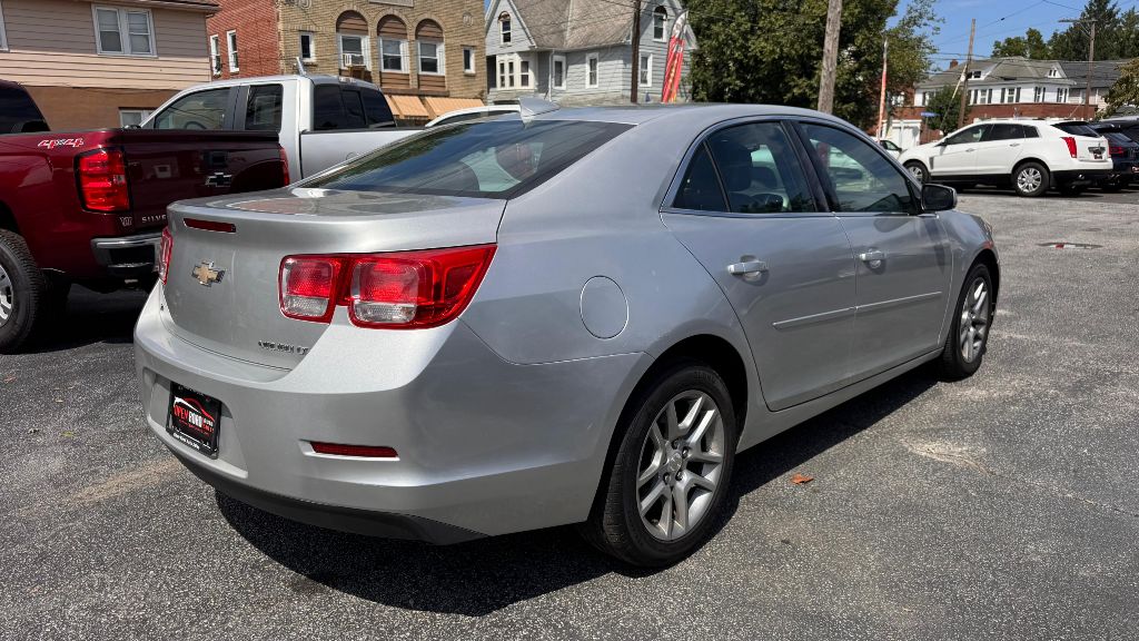 Additional photo of vehicle.
