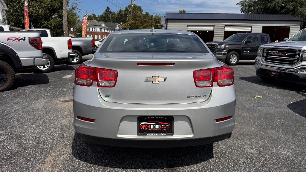 Additional photo of vehicle.