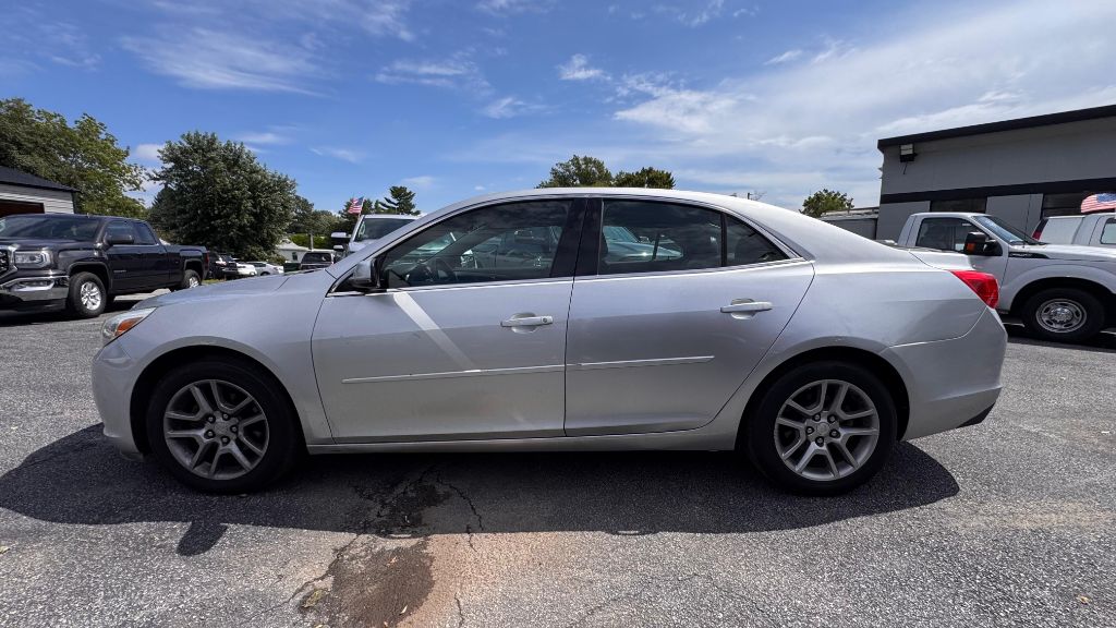 Additional photo of vehicle.