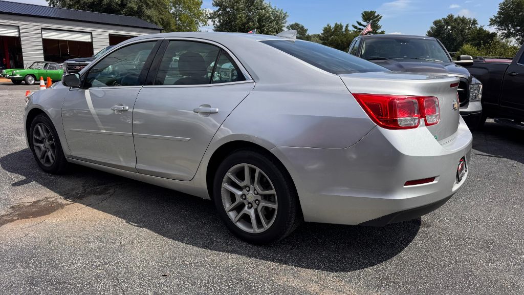 Additional photo of vehicle.
