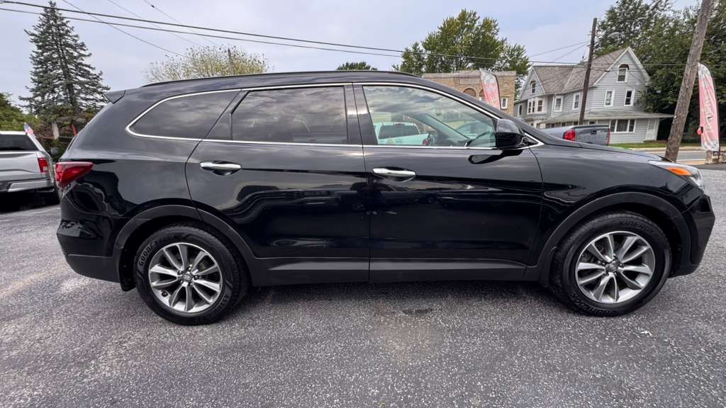 Photo 7 of this HYUNDAI SANTA FE