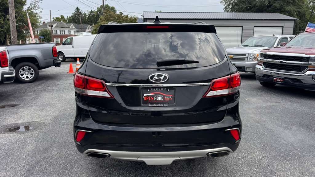 Photo 2 of this HYUNDAI SANTA FE