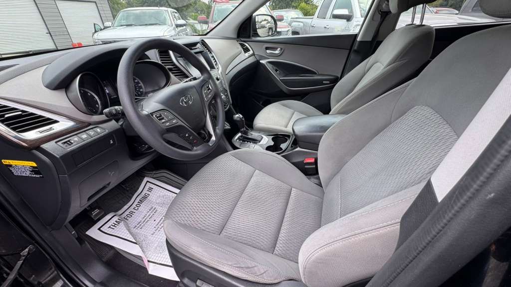 Photo 9 of this HYUNDAI SANTA FE