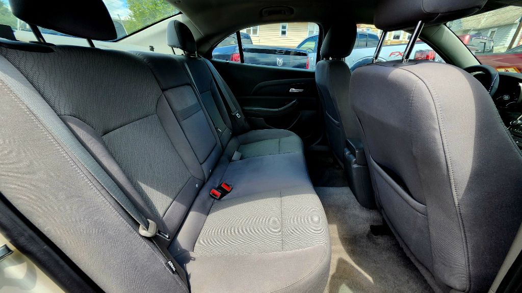 Additional photo of vehicle.