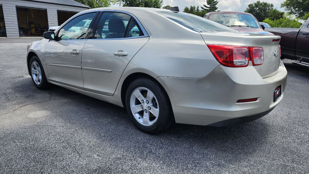 Additional photo of vehicle.