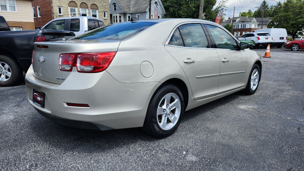 Additional photo of vehicle.