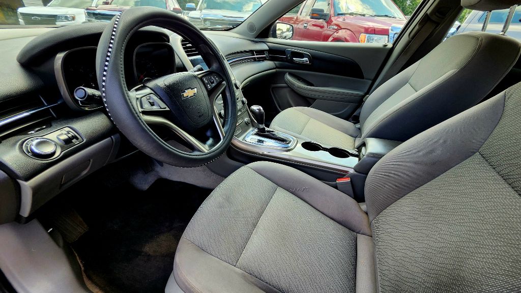 Additional photo of vehicle.