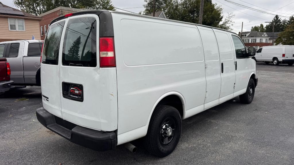Additional photo of vehicle.