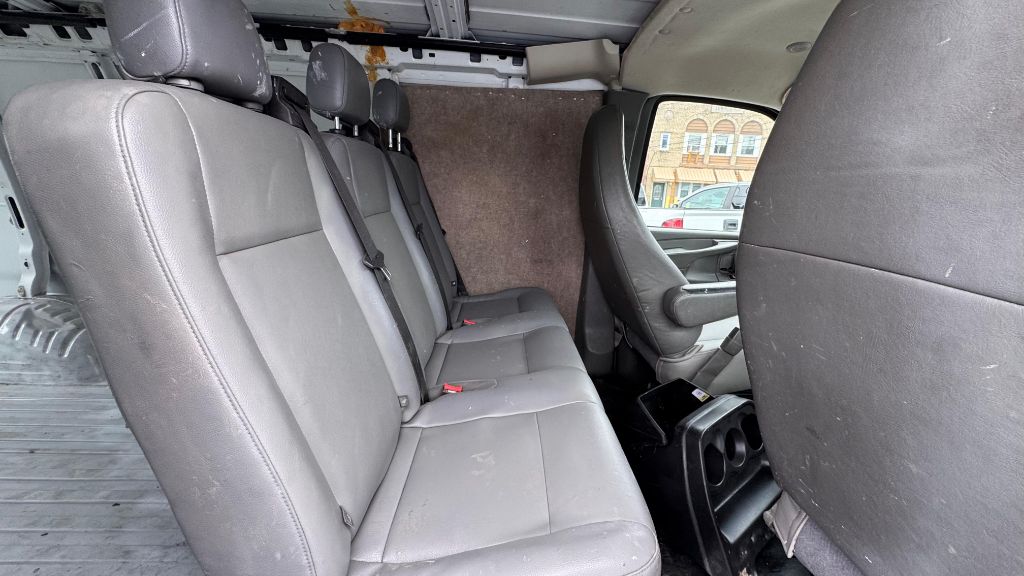 Additional photo of vehicle.