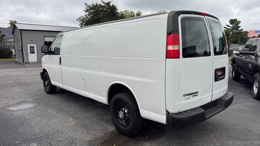 Additional photo of vehicle.
