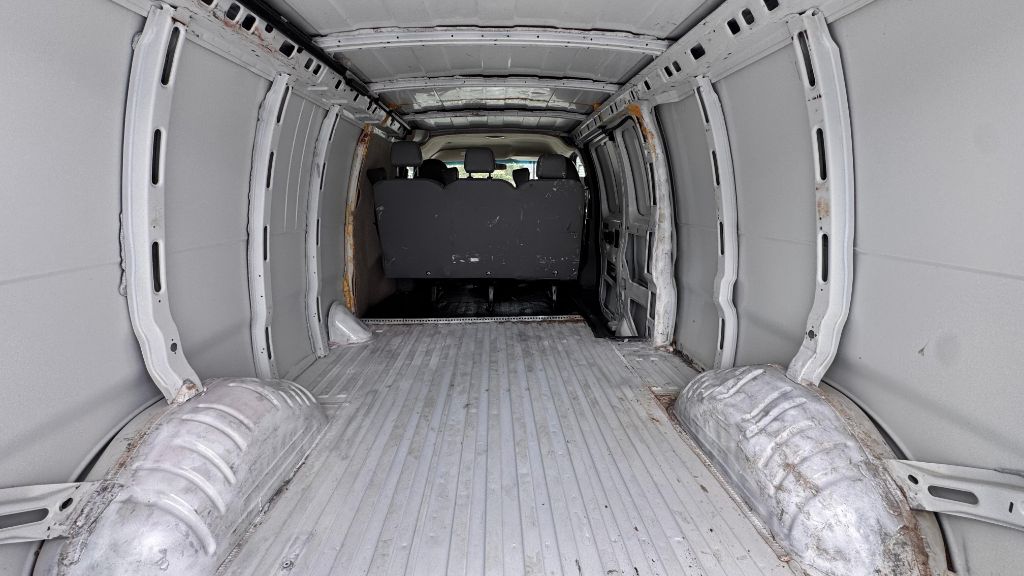 Additional photo of vehicle.