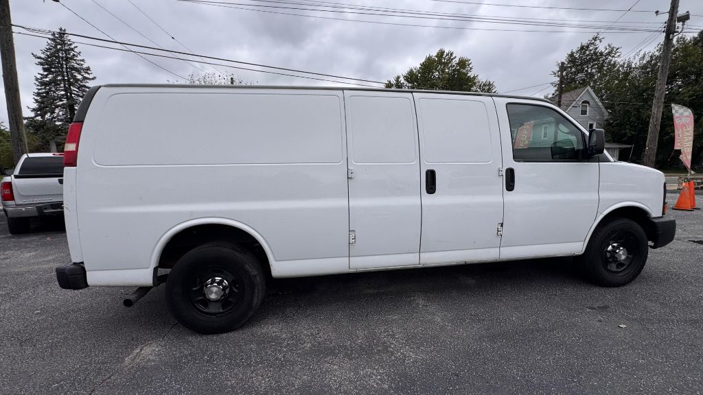 Additional photo of vehicle.