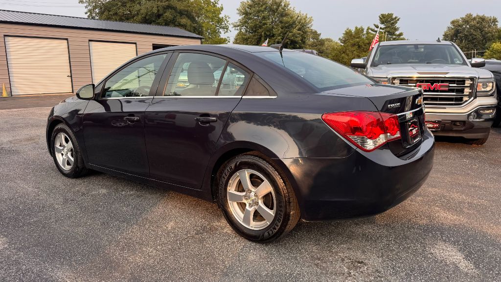 Photo 3 of this CHEVROLET CRUZE