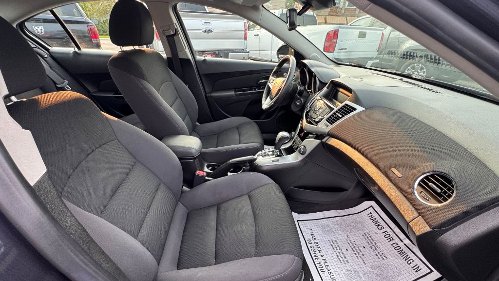 Photo 10 of this CHEVROLET CRUZE
