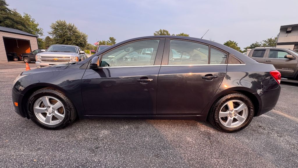 Photo 6 of this CHEVROLET CRUZE