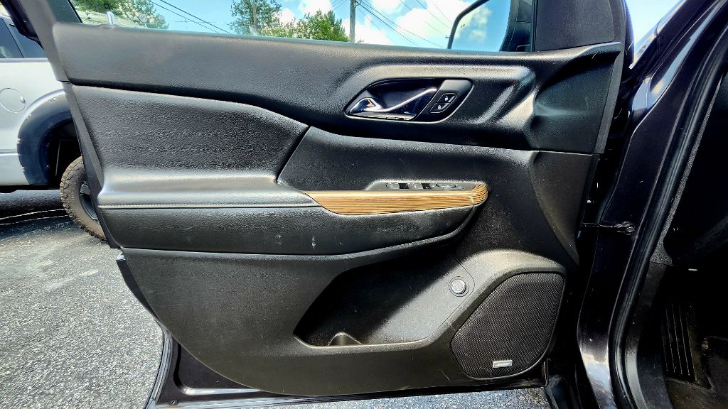 Additional photo of vehicle.