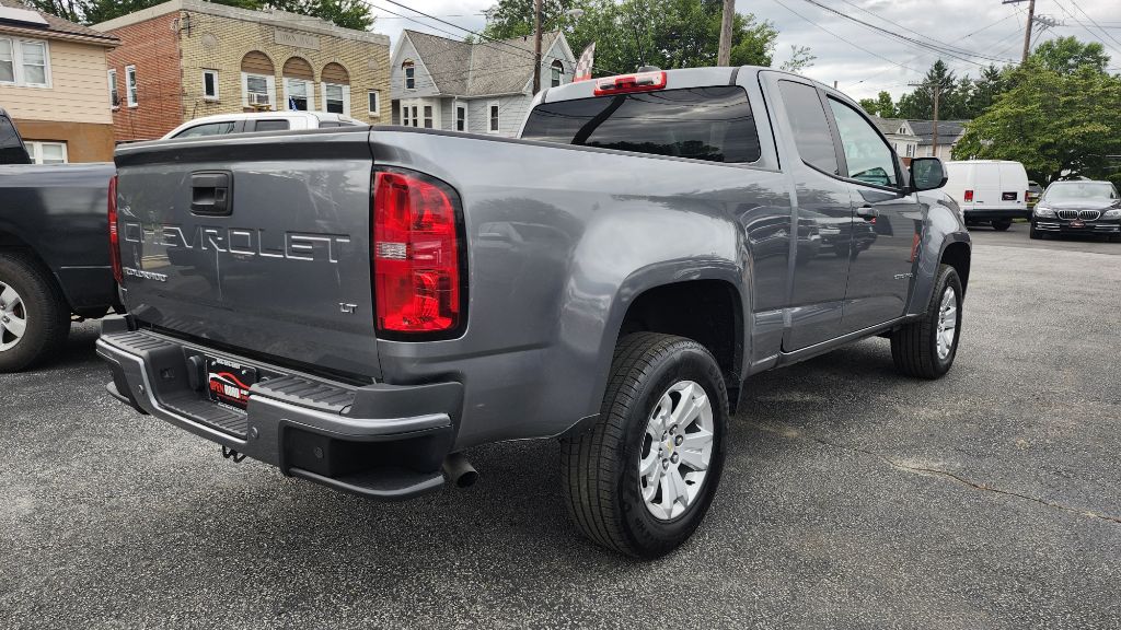 Additional photo of vehicle.