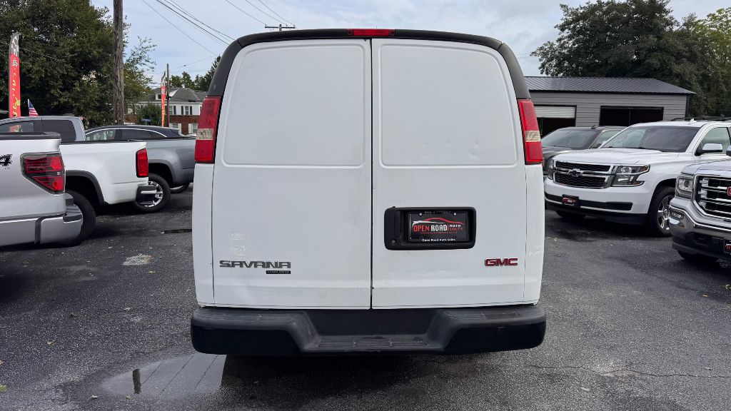 Photo 7 of this GMC SAVANA