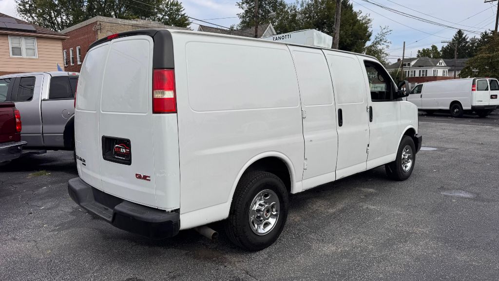 Photo 12 of this GMC SAVANA