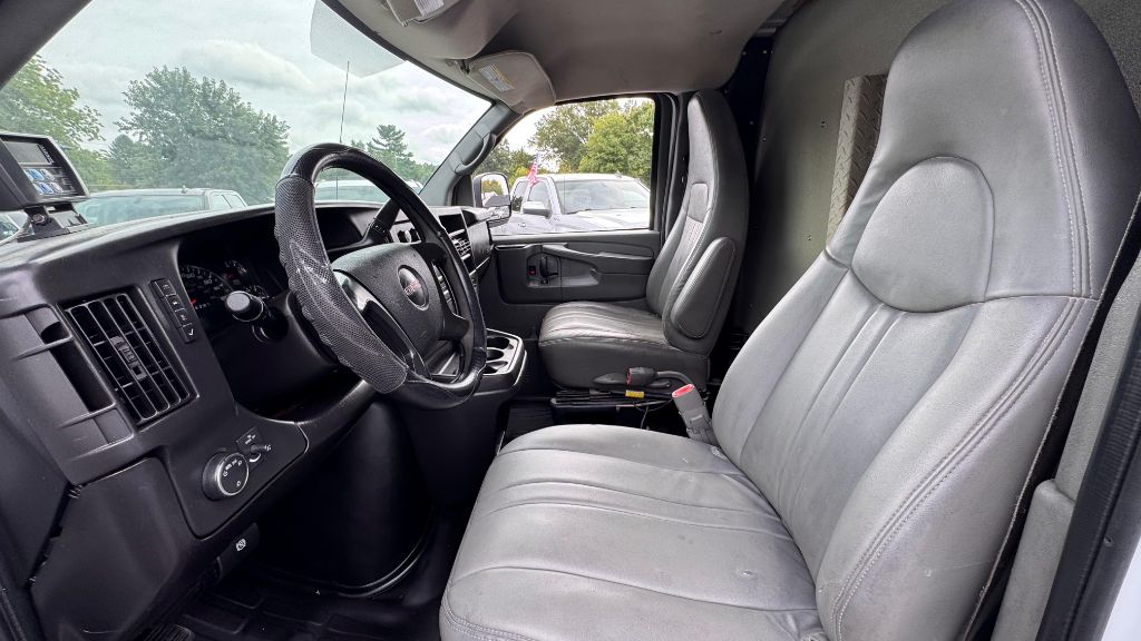 Photo 8 of this GMC SAVANA