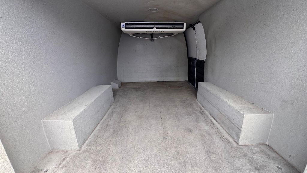 Photo 10 of this GMC SAVANA
