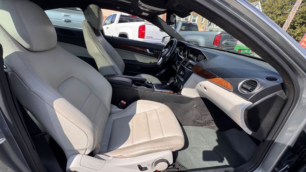 Photo 8 of this MERCEDES-BENZ C-CLASS