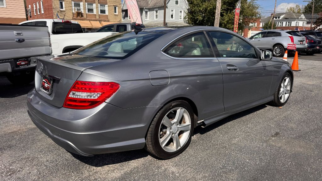 Photo 9 of this MERCEDES-BENZ C-CLASS