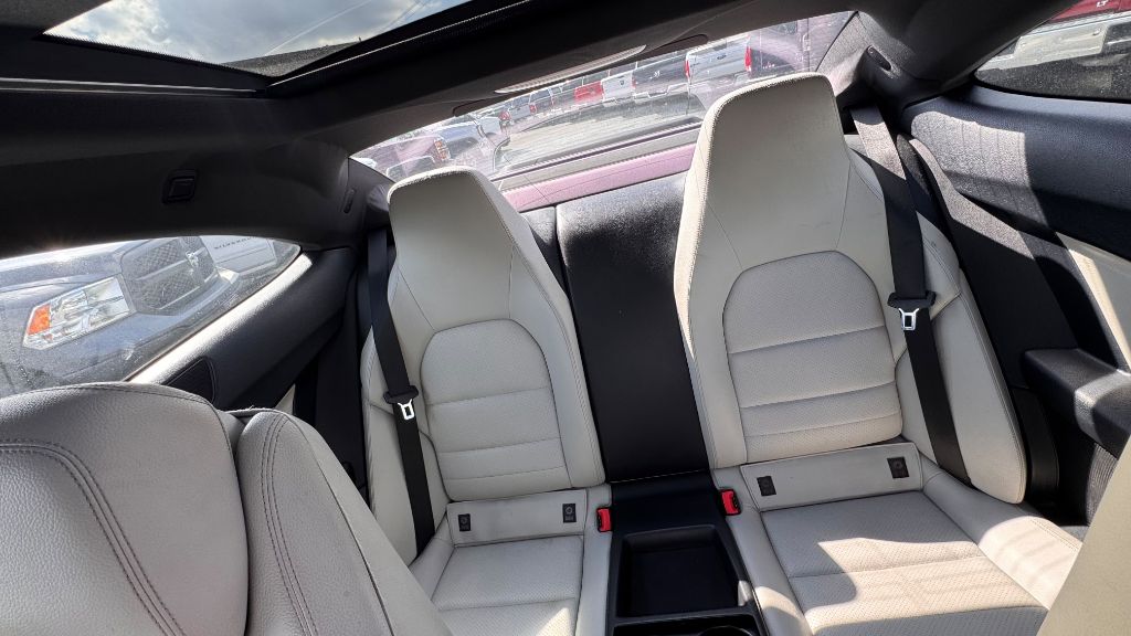 Photo 11 of this MERCEDES-BENZ C-CLASS