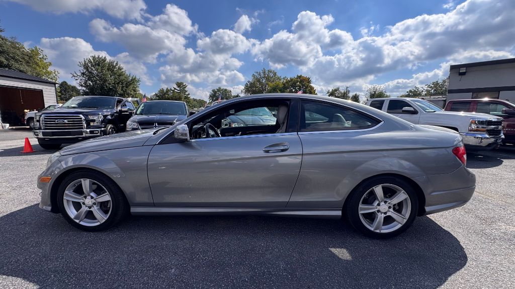Photo 2 of this MERCEDES-BENZ C-CLASS