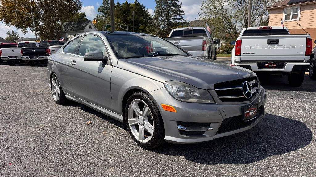 Photo 3 of this MERCEDES-BENZ C-CLASS