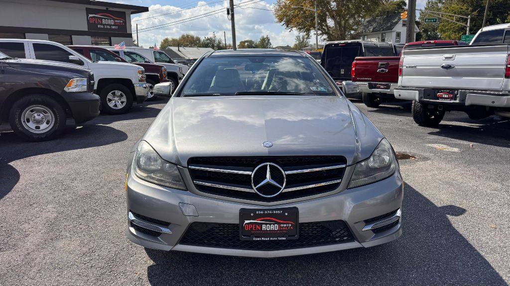 Photo 4 of this MERCEDES-BENZ C-CLASS