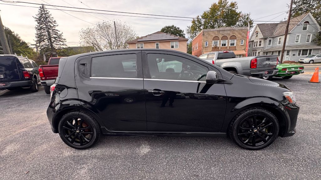 Additional photo of vehicle.