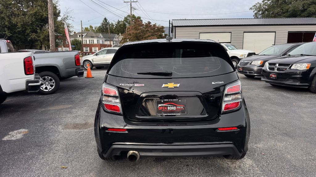 Additional photo of vehicle.