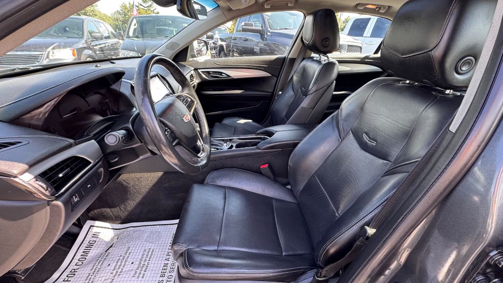 Additional photo of vehicle.