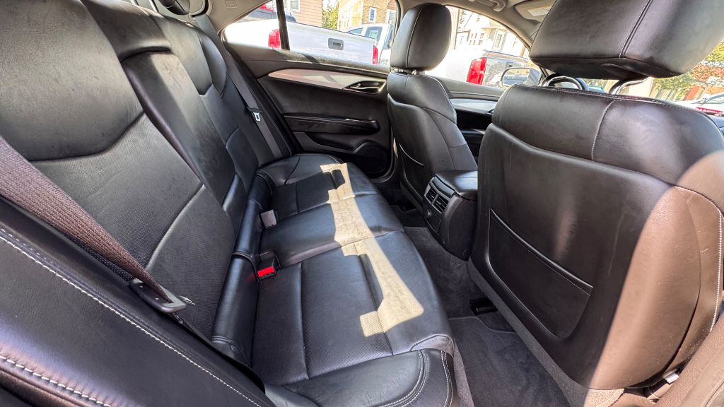 Additional photo of vehicle.