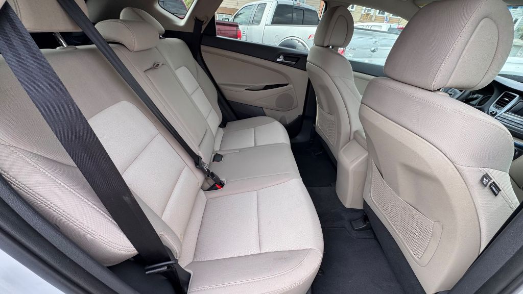 Photo 11 of this HYUNDAI TUCSON