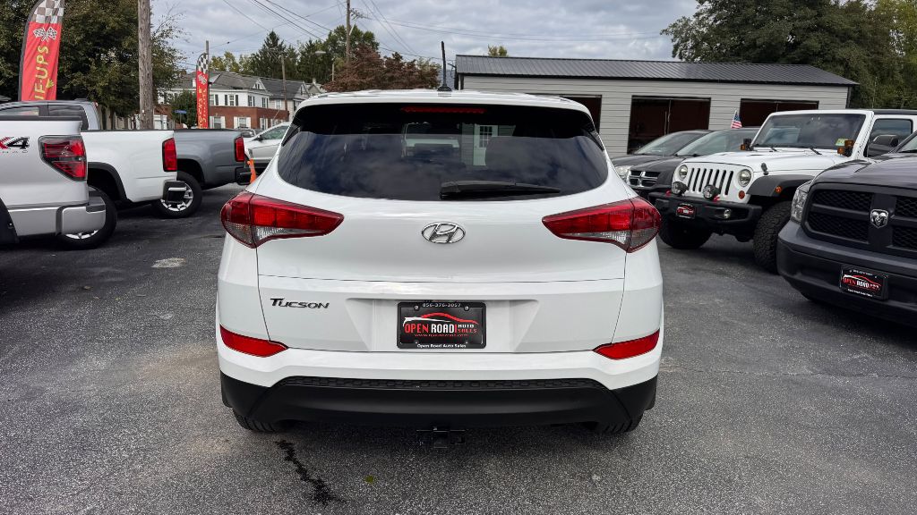 Photo 7 of this HYUNDAI TUCSON