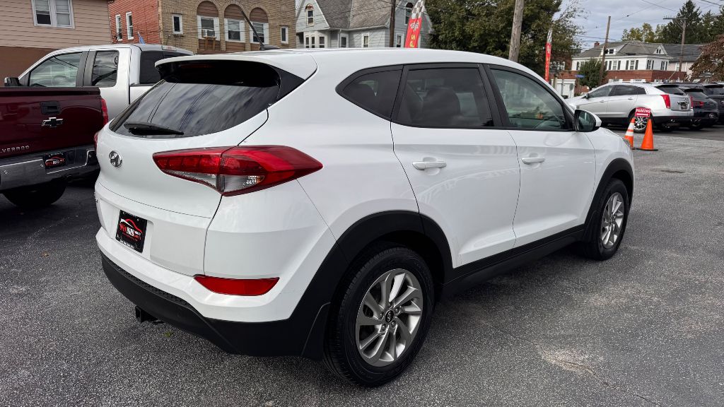 Photo 8 of this HYUNDAI TUCSON