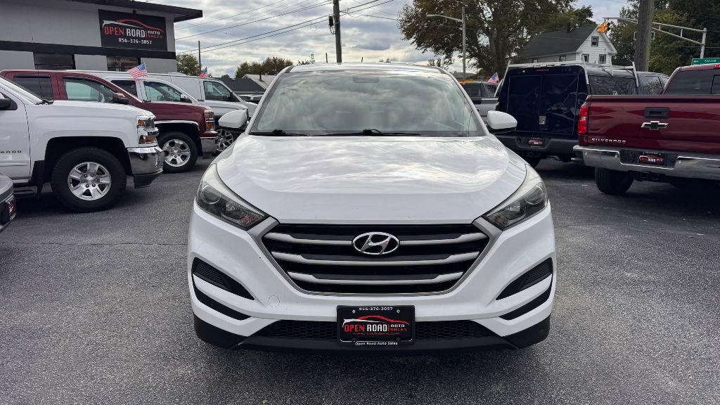 Photo 4 of this HYUNDAI TUCSON