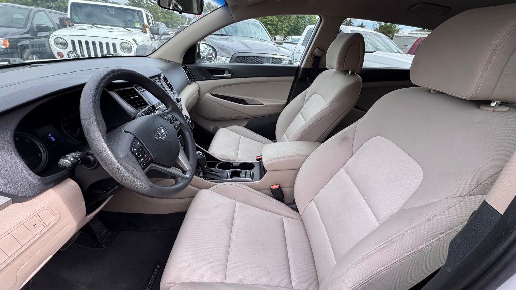 Photo 13 of this HYUNDAI TUCSON