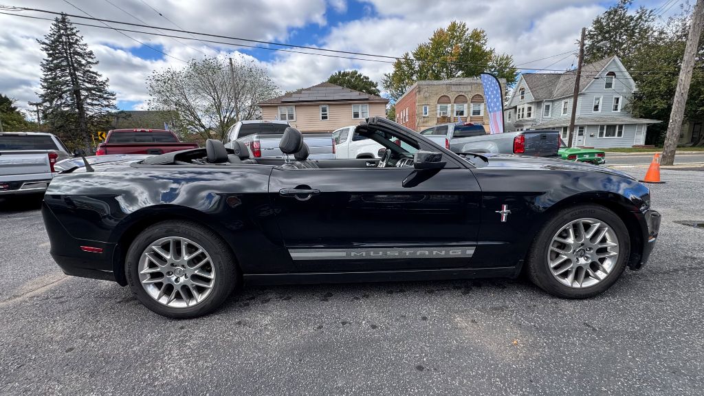 Additional photo of vehicle.