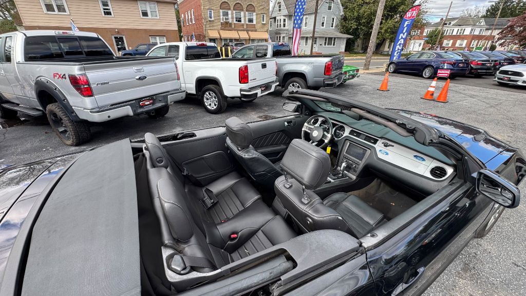 Additional photo of vehicle.