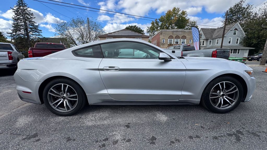 Photo 2 of this FORD MUSTANG